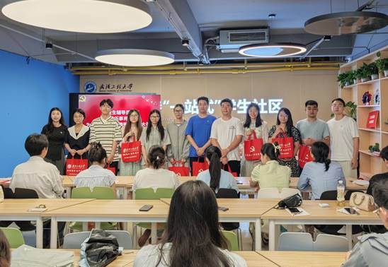 8E759C19E7E9029F12425E662E2B2CB9